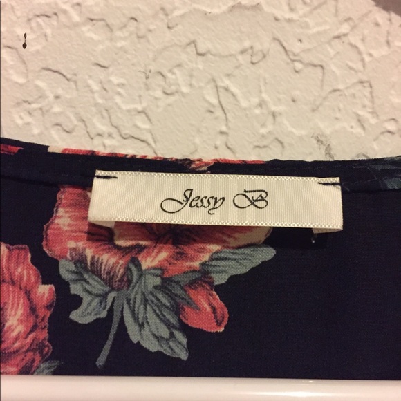 Jessy B Light Tunic - Picture 5 of 5